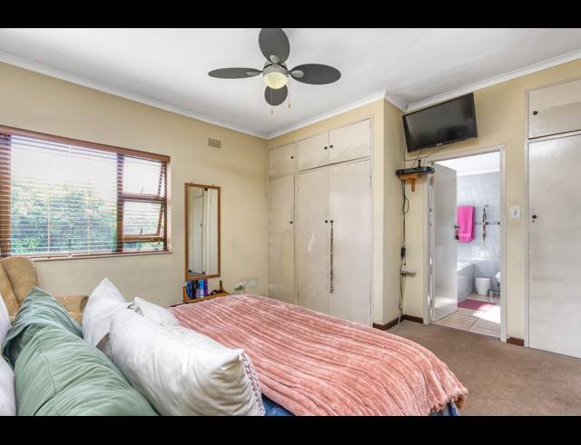 3 BEDROOM HOUSE FOR SALE IN LONEHILL